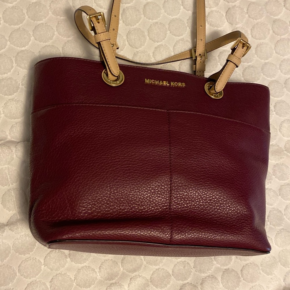 Michael Kors shoulder bag in beautiful deep purple color, excellent condition!!